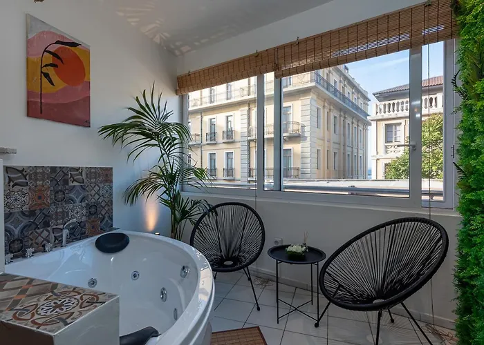 Kentia Modern/Artistic City Apartment